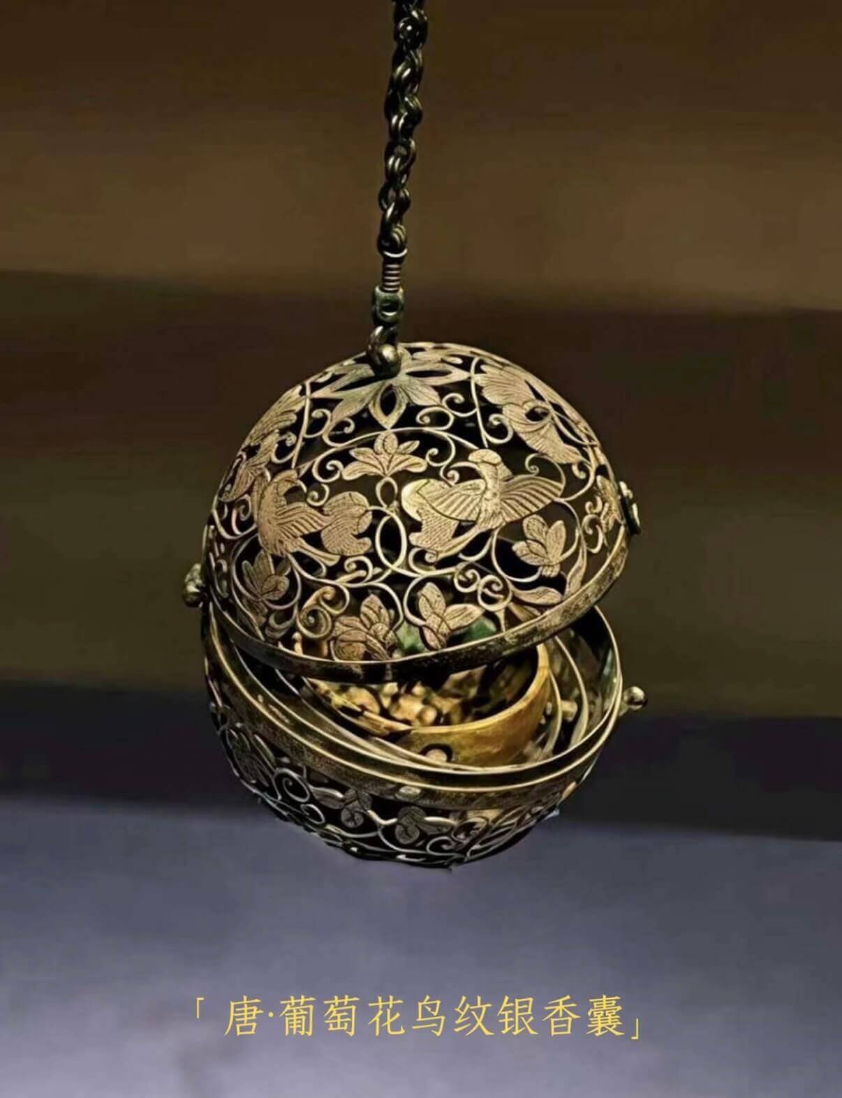 Gem-inlaid Beast-head Agate Cup